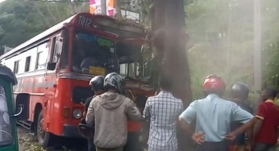 Atleast 10 Injured in Bus Accident in Kadugannawa